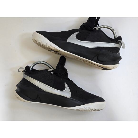 Nike Team Hustle D10 Low Black/Metallic/Silver- size 5.5Y - CW6735-004 - Picture 2 of 6